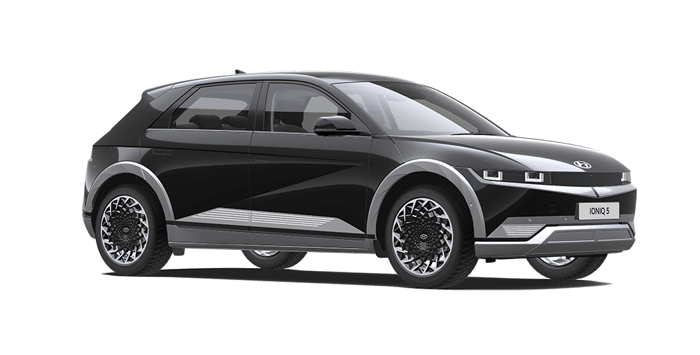 Mobil listrik Hyundai Ioniq 5 sedang diisi daya di stasiun pengisian daya di pusat kota Jakarta