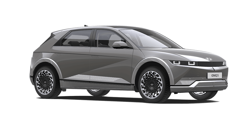 Hyundai Ioniq 5 diparkir di depan gedung pencakar langit Jakarta