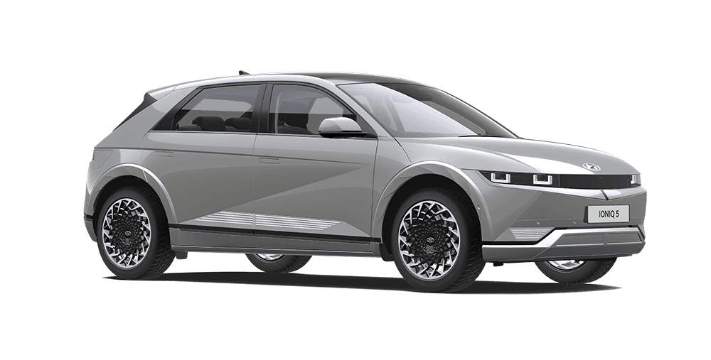 Mobil listrik Hyundai Ioniq 5 melaju di jalanan Jakarta